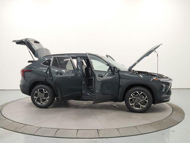 new 2026 Chevrolet Trax car, priced at $25,921