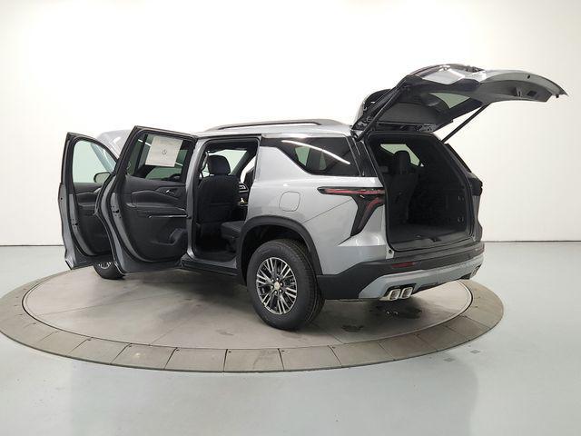 new 2026 Chevrolet Traverse car, priced at $43,676