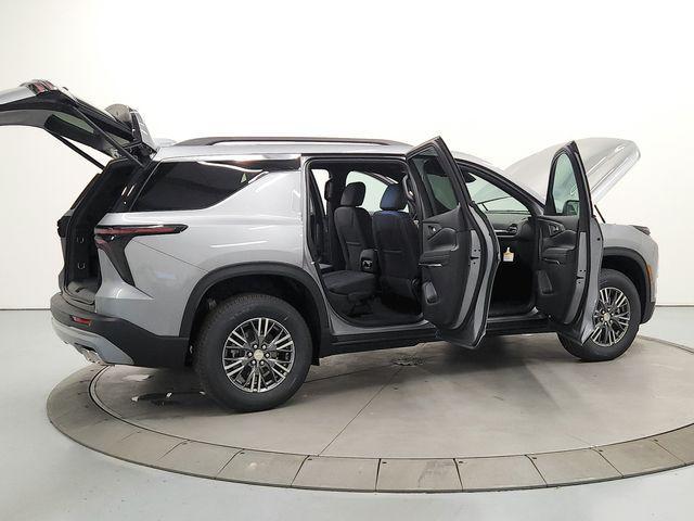 new 2026 Chevrolet Traverse car, priced at $43,676