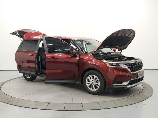 used 2023 Kia Carnival car, priced at $27,887