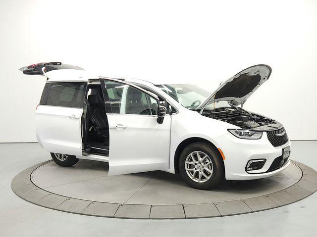 used 2025 Chrysler Pacifica car, priced at $31,448