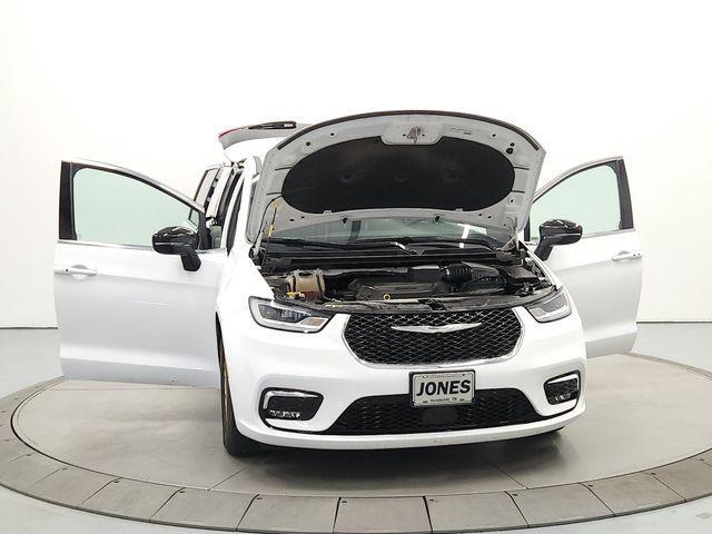used 2025 Chrysler Pacifica car, priced at $31,448