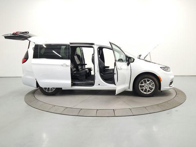 used 2025 Chrysler Pacifica car, priced at $31,448