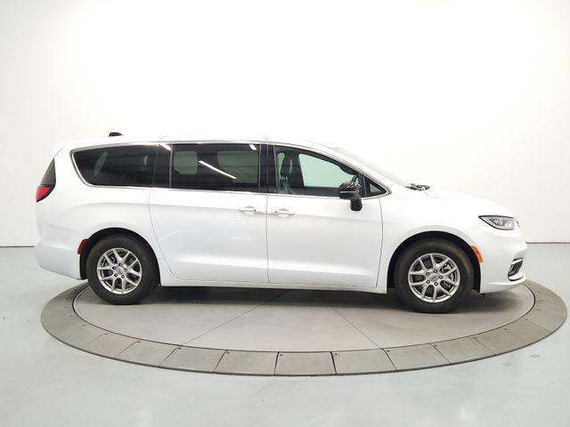 used 2025 Chrysler Pacifica car, priced at $31,448