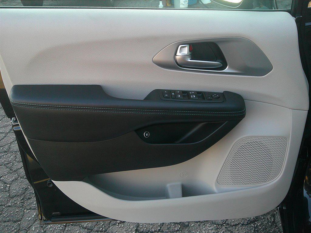 used 2017 Chrysler Pacifica Hybrid car, priced at $24,995