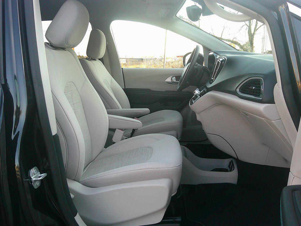 used 2017 Chrysler Pacifica Hybrid car, priced at $24,995