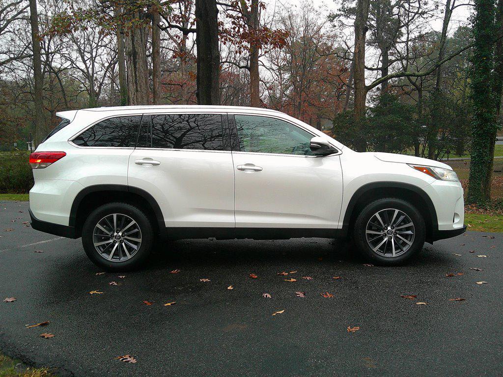 used 2019 Toyota Highlander car, priced at $24,995