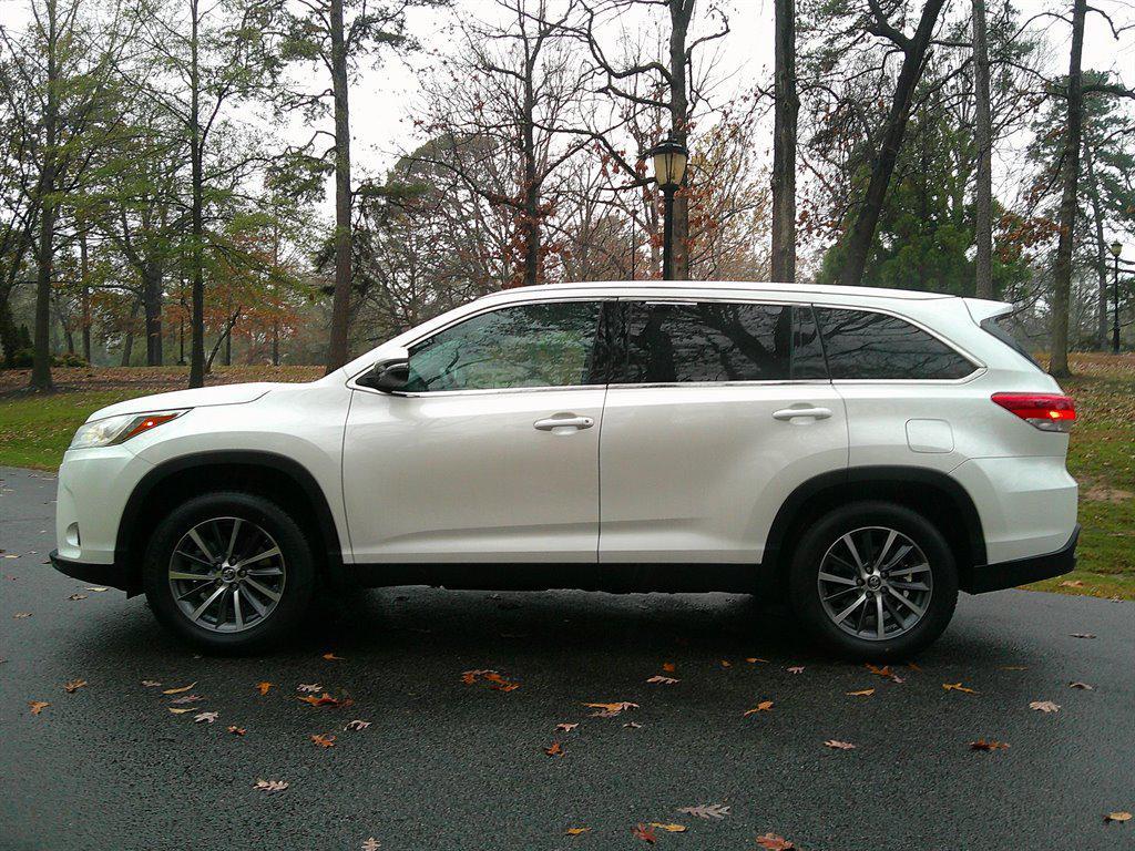 used 2019 Toyota Highlander car, priced at $24,995
