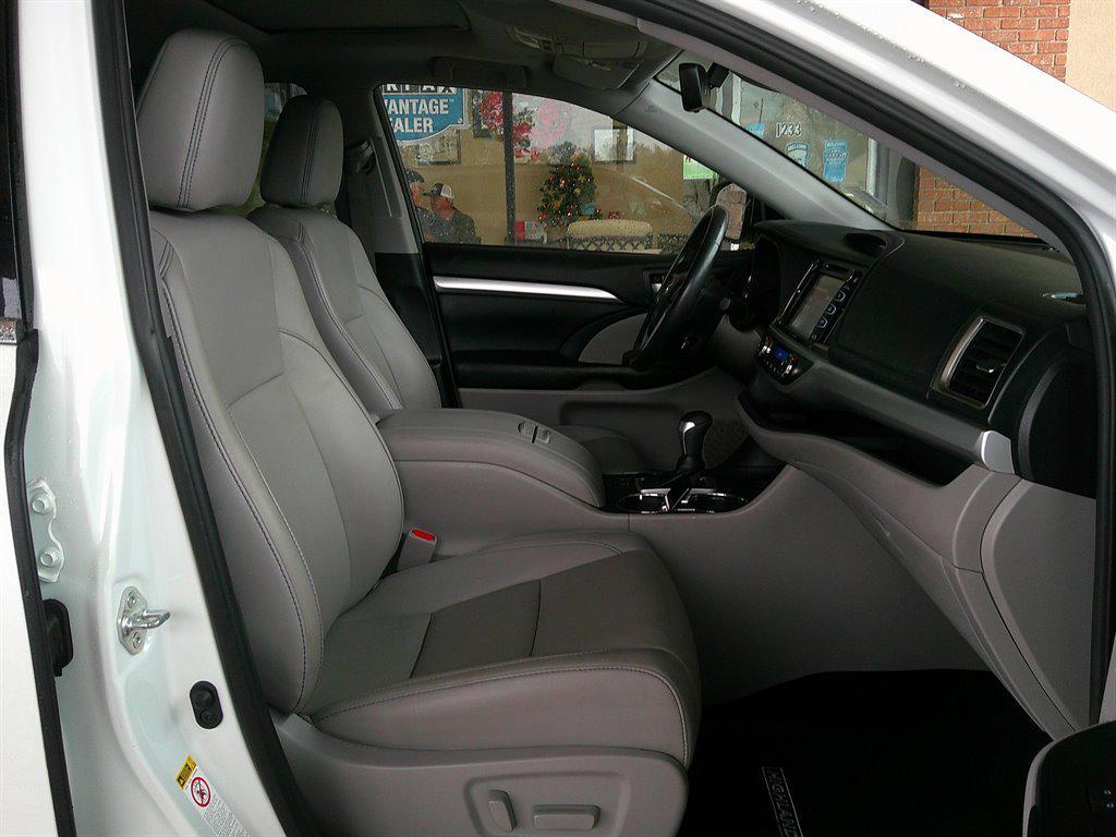 used 2019 Toyota Highlander car, priced at $24,995