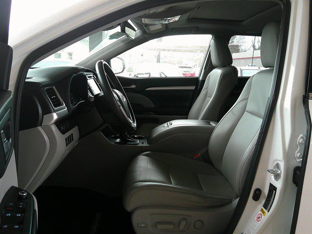 used 2019 Toyota Highlander car, priced at $24,995