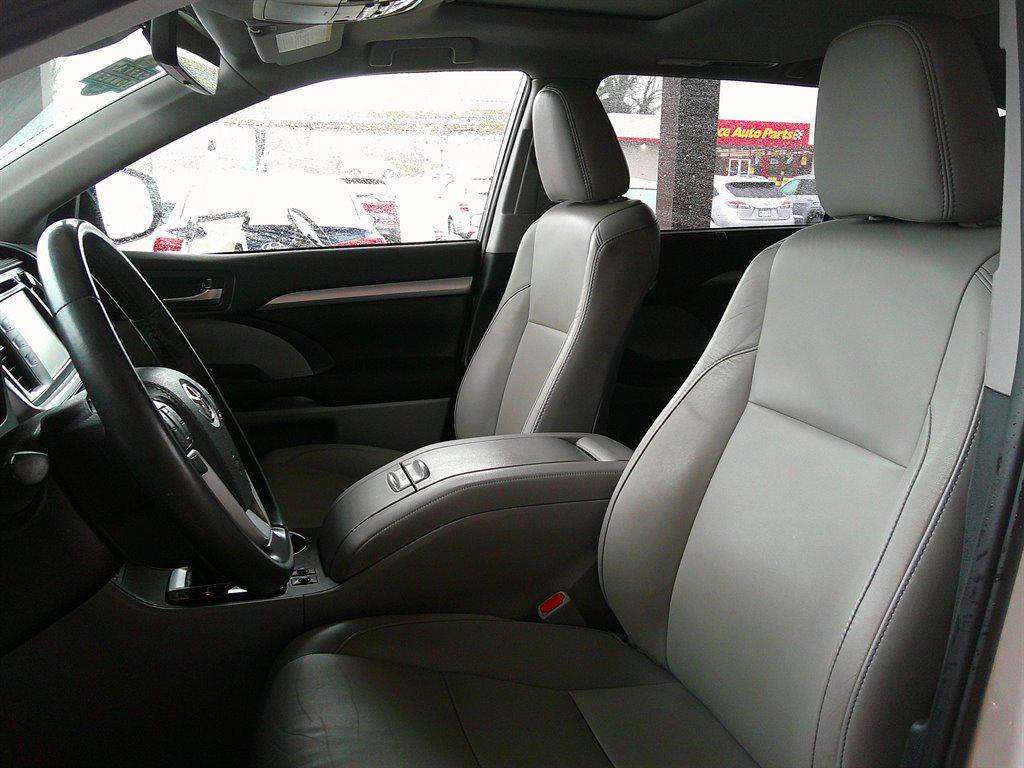 used 2019 Toyota Highlander car, priced at $24,995