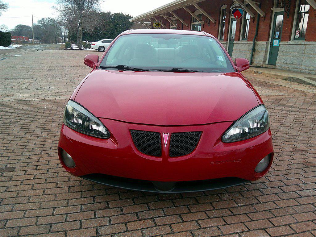 used 2007 Pontiac Grand Prix car, priced at $6,995