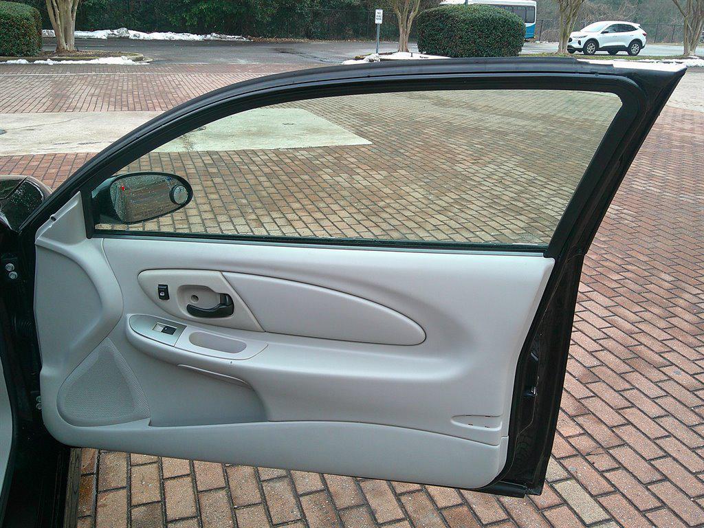 used 2007 Chevrolet Monte Carlo car, priced at $12,990