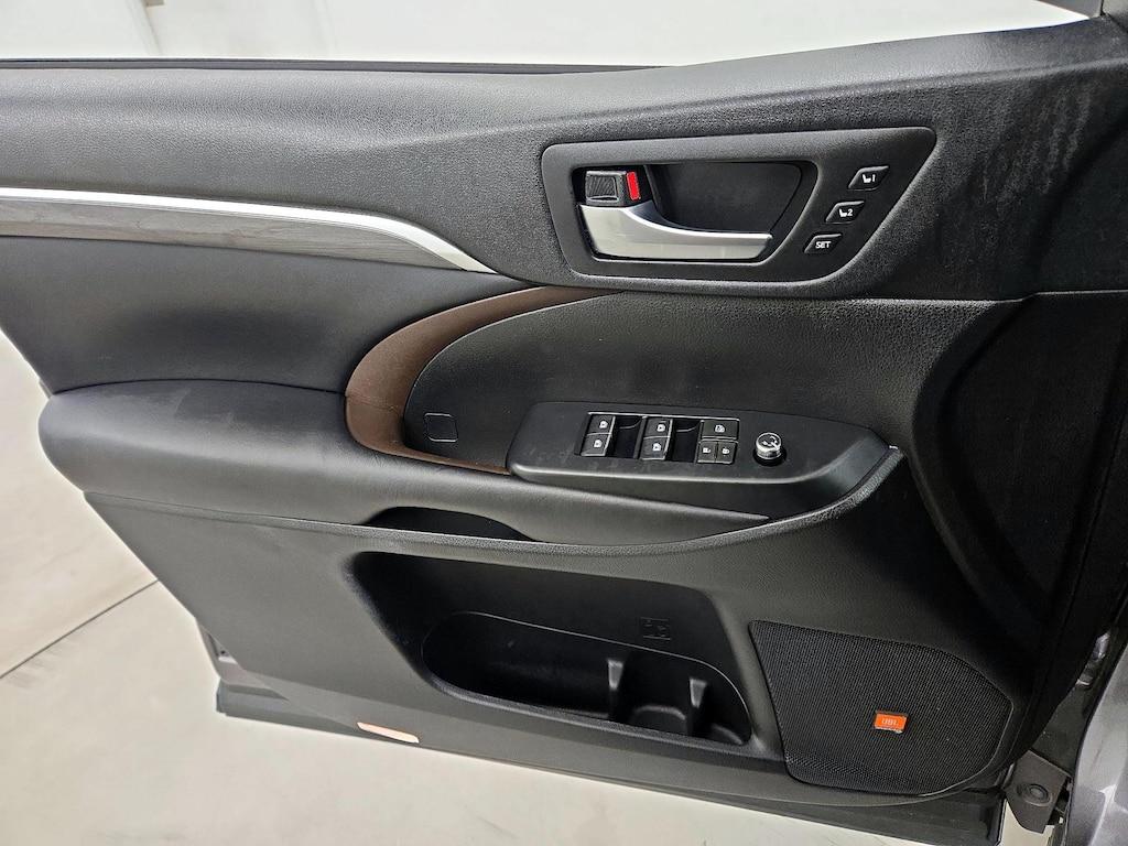used 2019 Toyota Highlander car, priced at $27,998