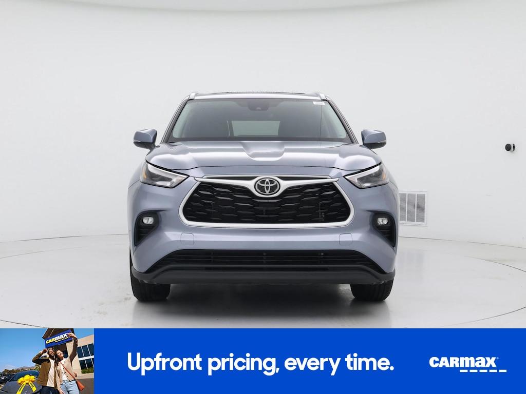 used 2023 Toyota Highlander car, priced at $33,998