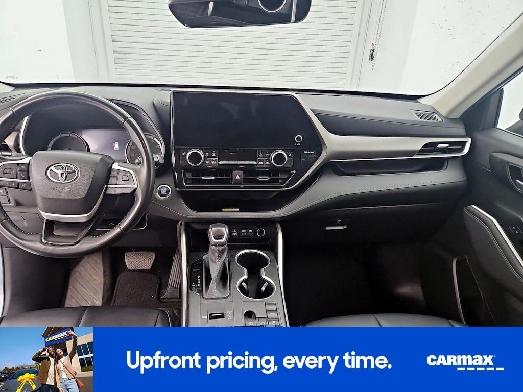used 2023 Toyota Highlander car, priced at $33,998