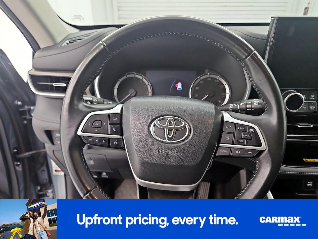 used 2023 Toyota Highlander car, priced at $33,998