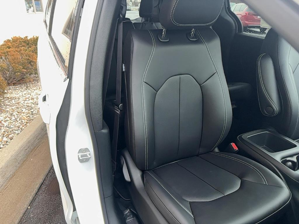 new 2026 Chrysler Pacifica car, priced at $39,014