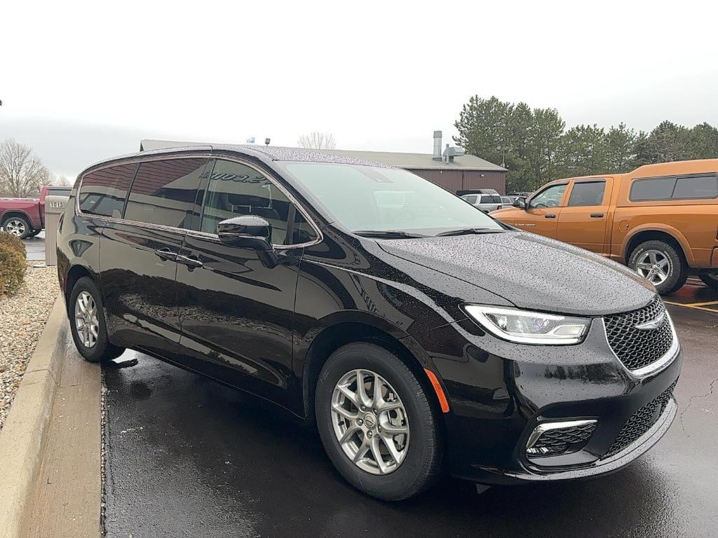 new 2026 Chrysler Pacifica car, priced at $38,291