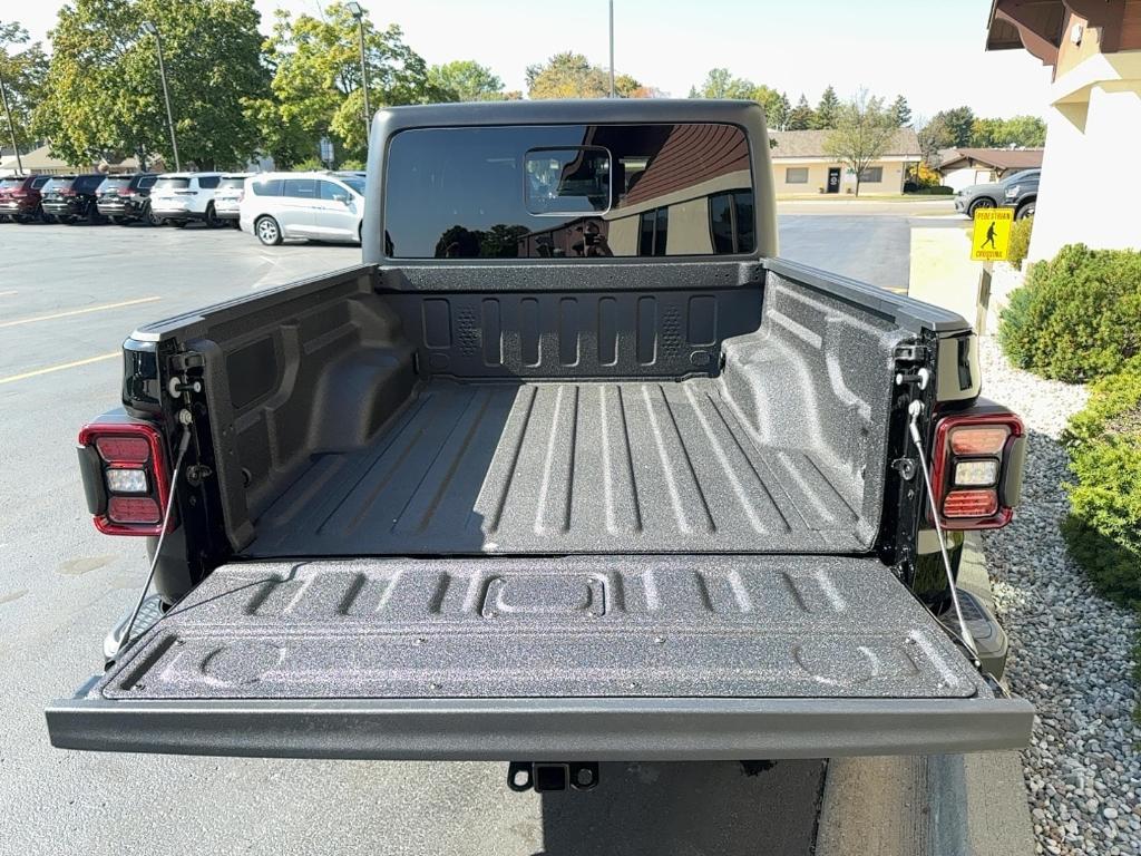 new 2025 Jeep Gladiator car, priced at $49,753