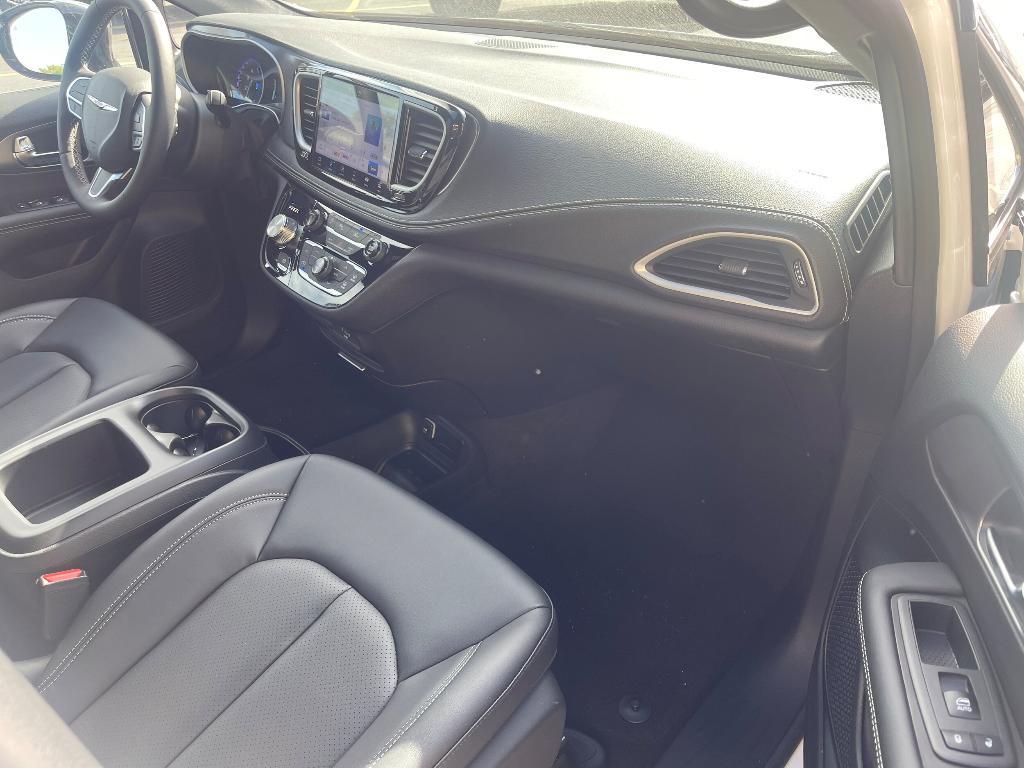 new 2026 Chrysler Pacifica car, priced at $43,415