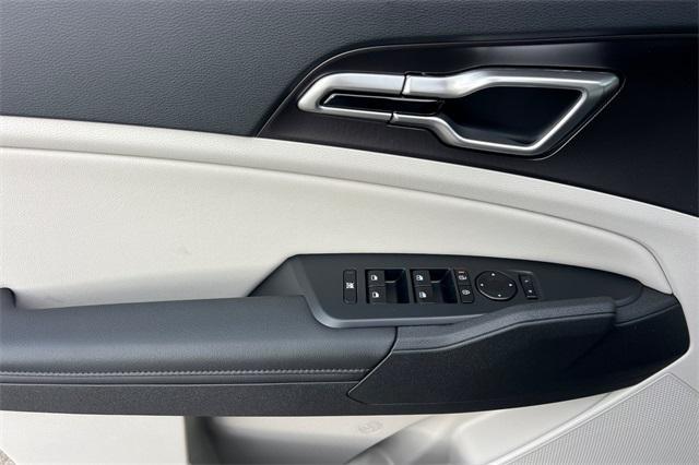 new 2026 Kia Sportage Hybrid car, priced at $35,610