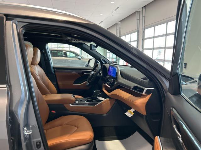 new 2026 Toyota Highlander Hybrid car, priced at $55,092