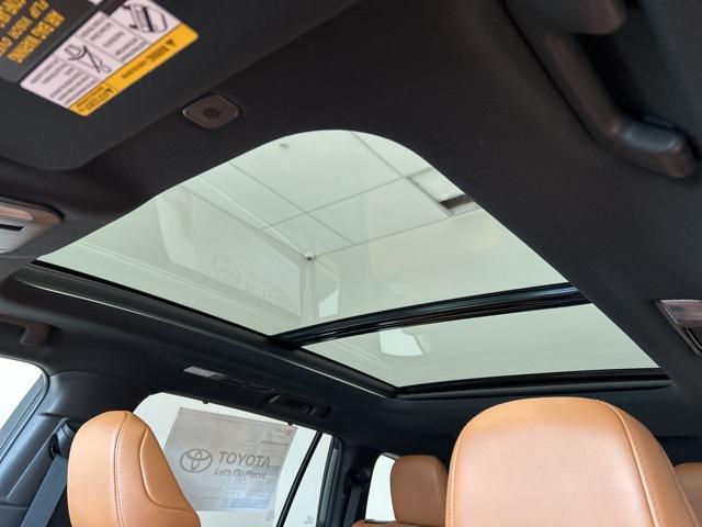 new 2026 Toyota Highlander Hybrid car, priced at $55,092