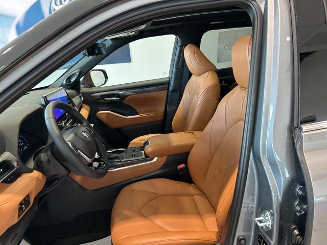 new 2026 Toyota Highlander Hybrid car, priced at $55,092
