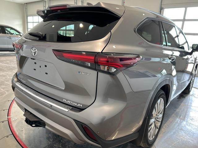 new 2026 Toyota Highlander Hybrid car, priced at $55,092