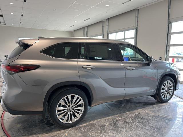 new 2026 Toyota Highlander Hybrid car, priced at $55,092