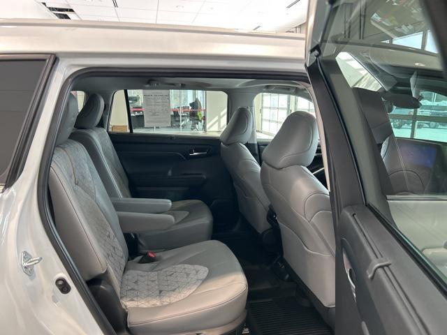 used 2023 Toyota Highlander Hybrid car, priced at $34,990