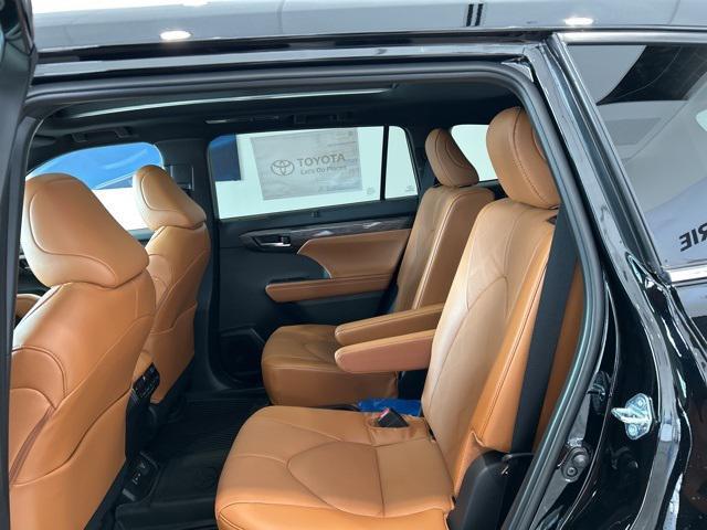 new 2026 Toyota Highlander Hybrid car, priced at $54,617