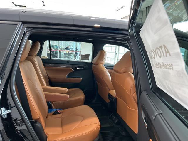 new 2026 Toyota Highlander Hybrid car, priced at $54,617