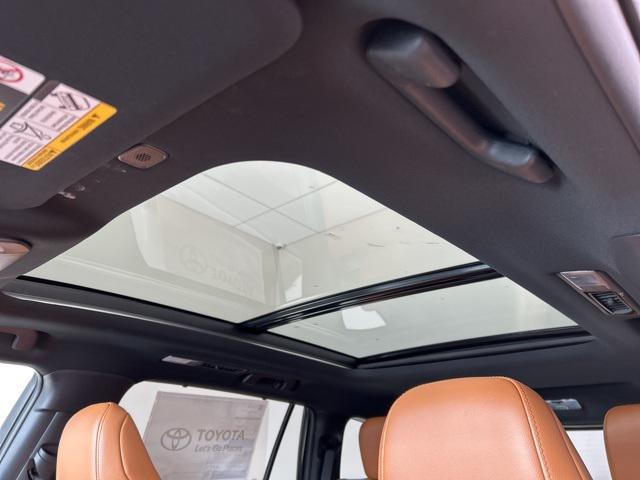 new 2026 Toyota Highlander Hybrid car, priced at $54,617