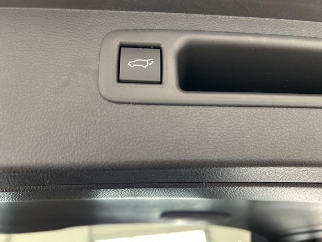 new 2026 Toyota Highlander Hybrid car, priced at $54,617