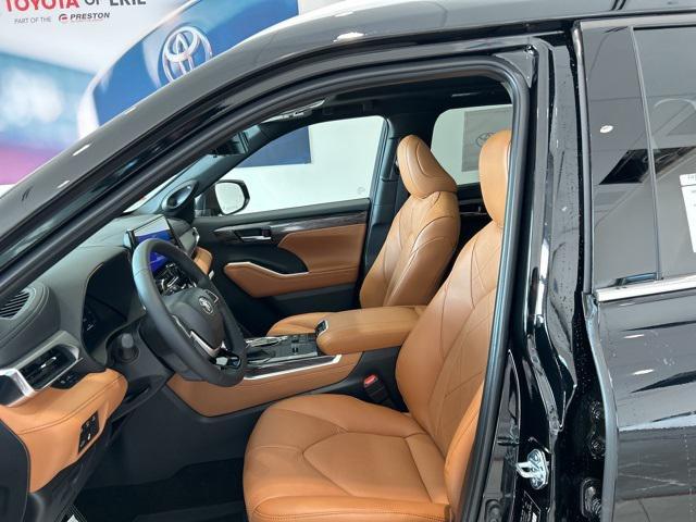 new 2026 Toyota Highlander Hybrid car, priced at $54,617