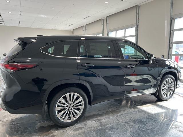 new 2026 Toyota Highlander Hybrid car, priced at $54,617