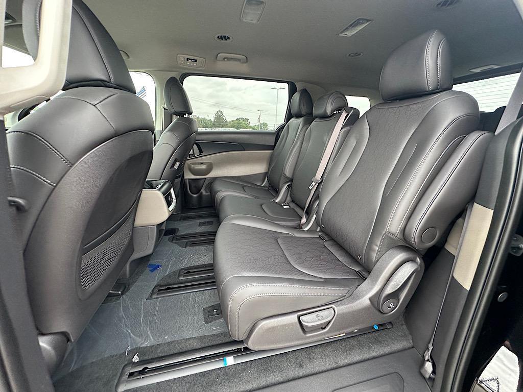 new 2026 Kia Carnival Hybrid car, priced at $39,912