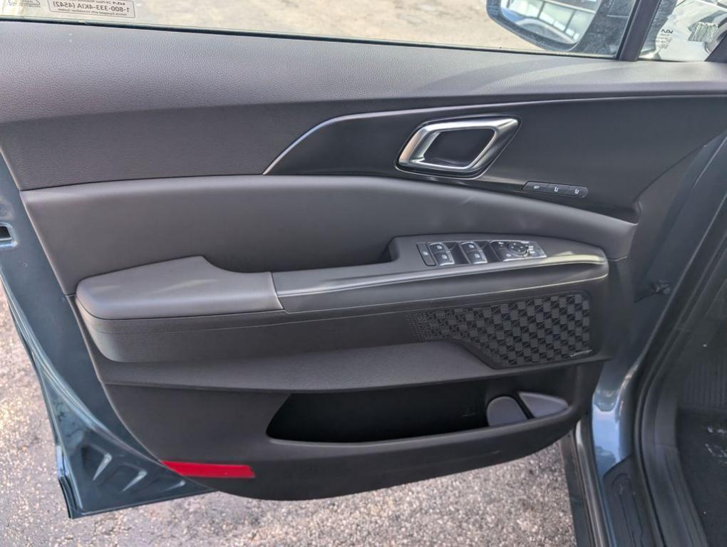 new 2025 Kia Carnival Hybrid car, priced at $53,161