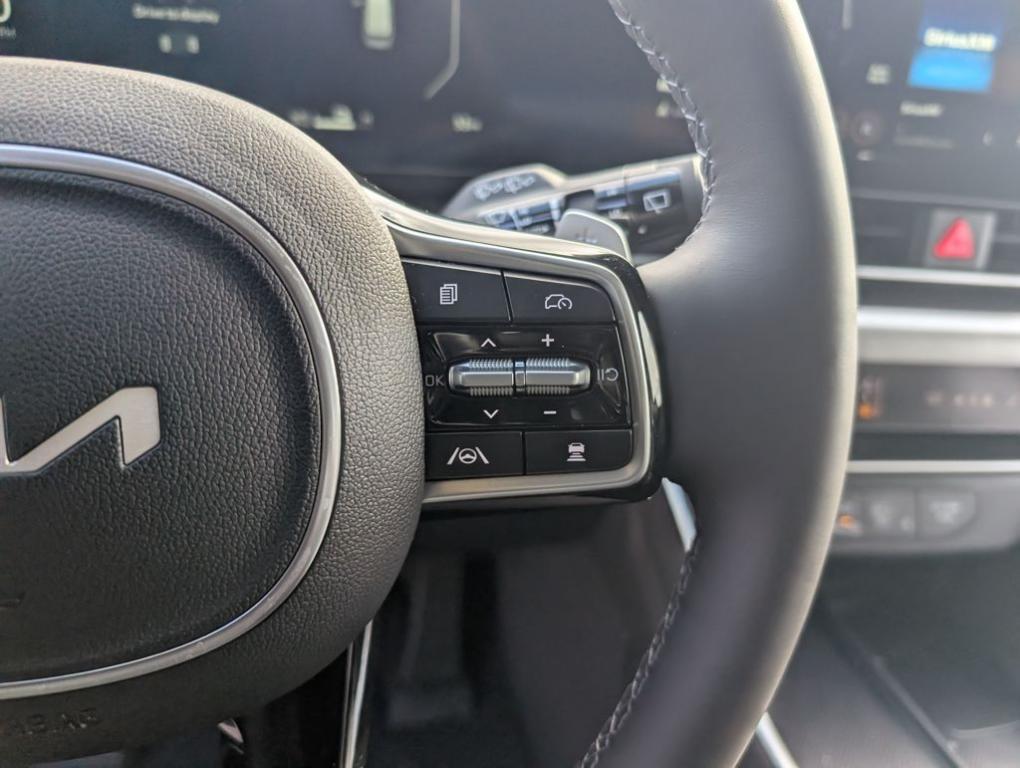 new 2025 Kia Carnival Hybrid car, priced at $53,161