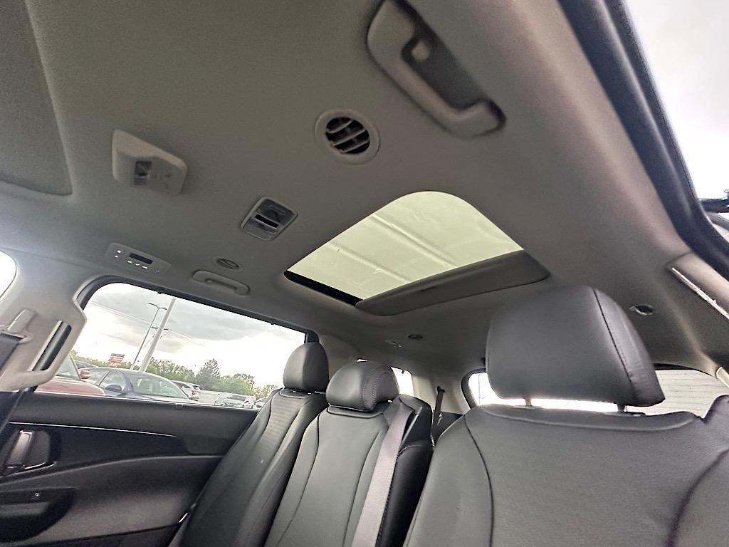 new 2025 Kia Carnival Hybrid car, priced at $52,120