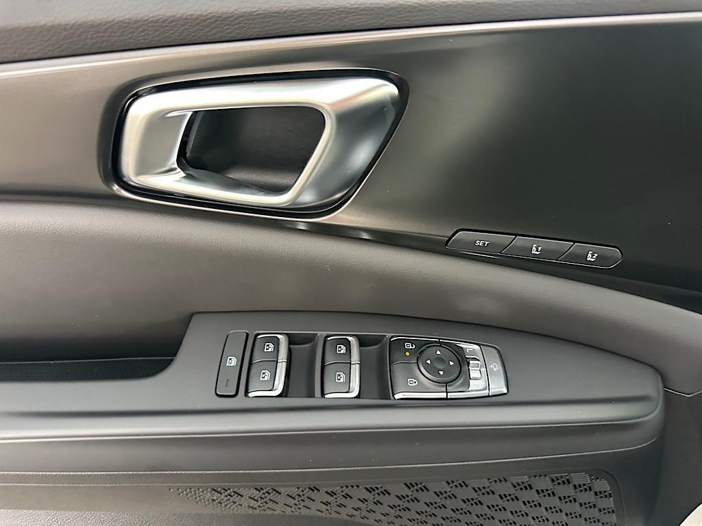 new 2025 Kia Carnival Hybrid car, priced at $52,120