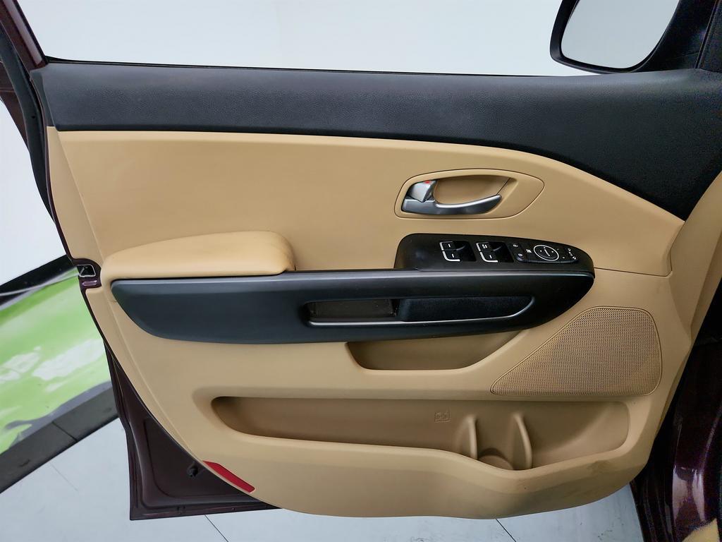 used 2015 Kia Sedona car, priced at $4,295