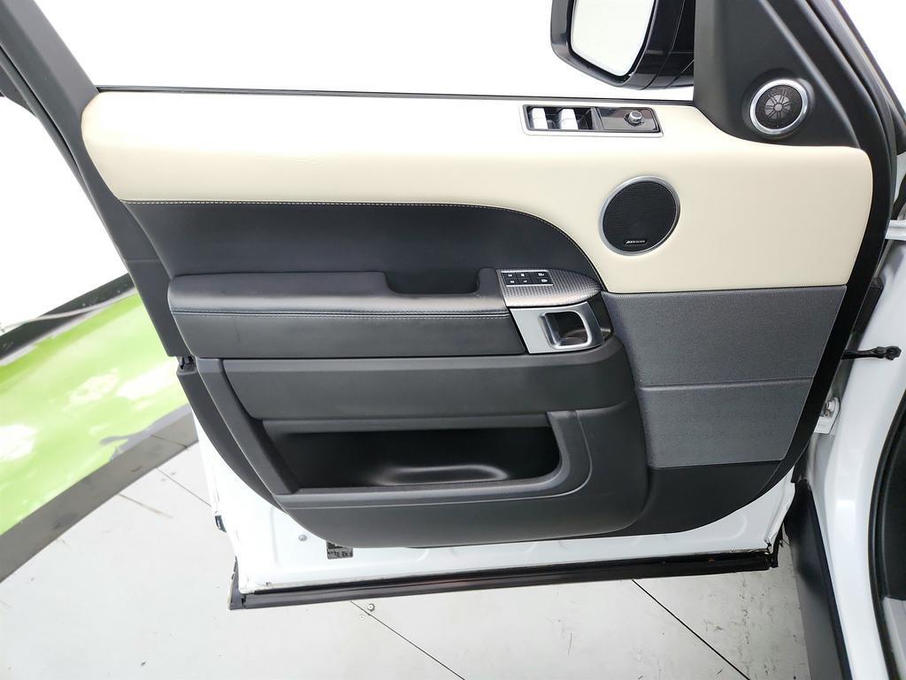 Land Rover Range Rover Sport view 23
