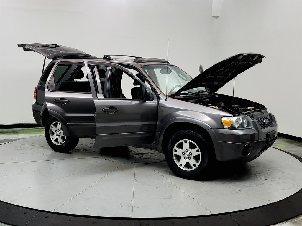 used 2005 Ford Escape car, priced at $3,495