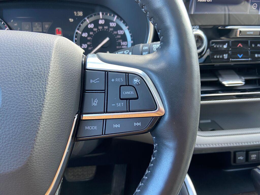 used 2021 Toyota Highlander car, priced at $35,791