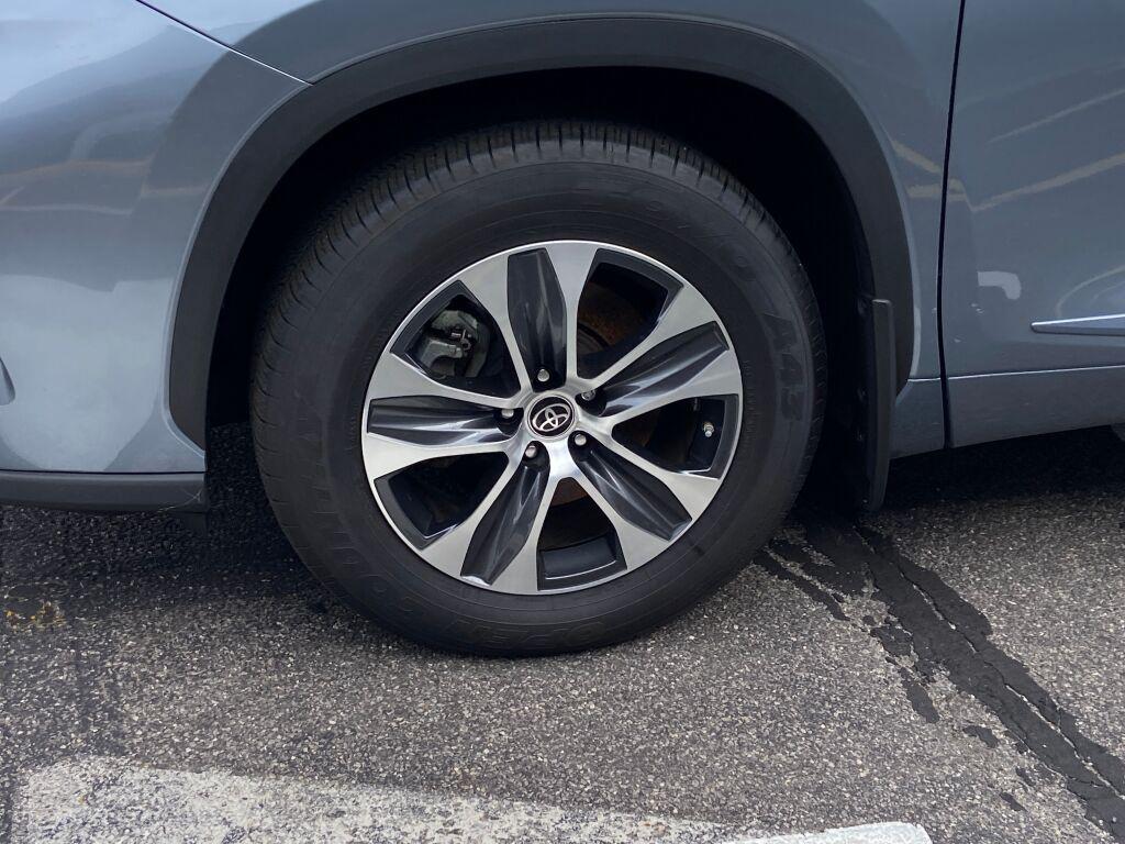 used 2024 Toyota Highlander car, priced at $43,991