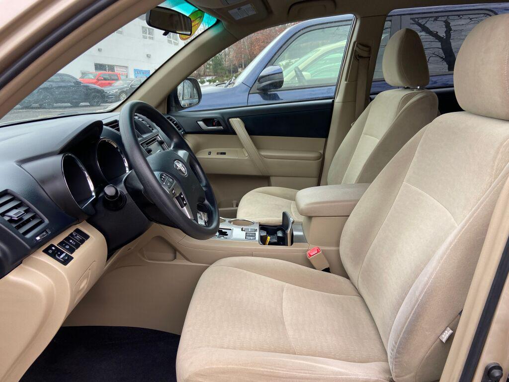 used 2013 Toyota Highlander car, priced at $15,991