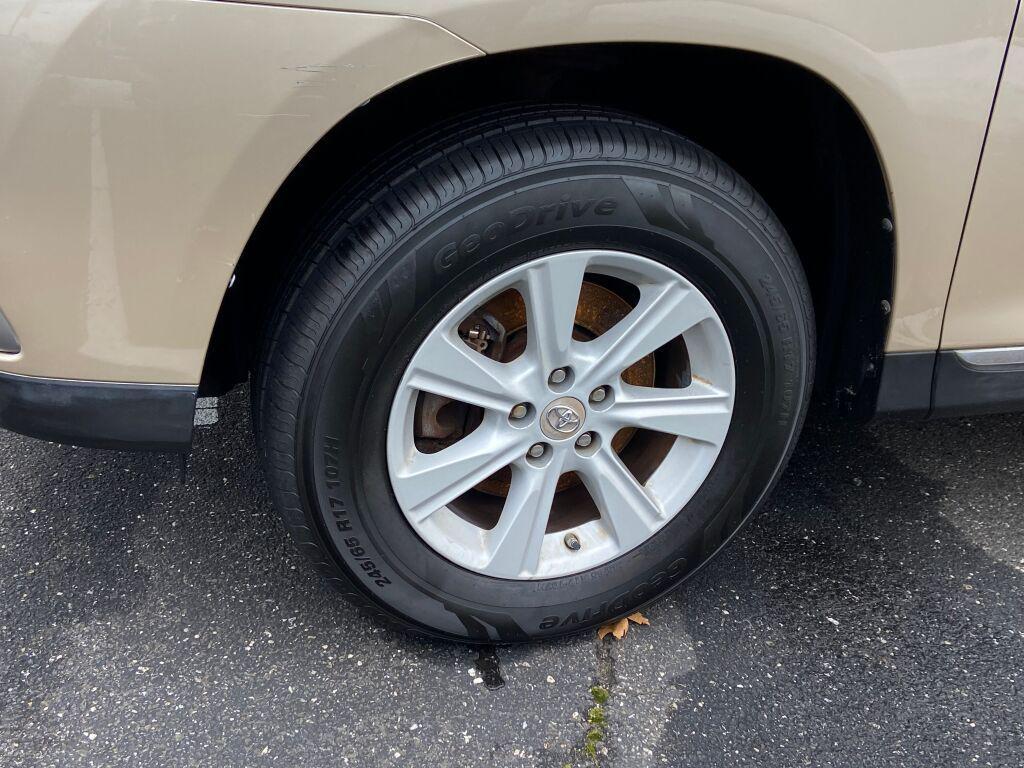 used 2013 Toyota Highlander car, priced at $15,991